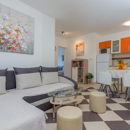 Apartment Avelini-1 Hvar Town